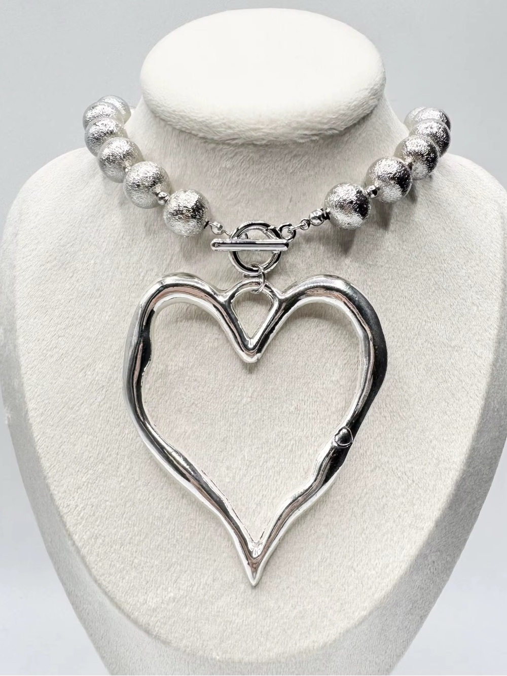 Silver  fashion Heart Pendant Beaded Necklace - Women Jewelry